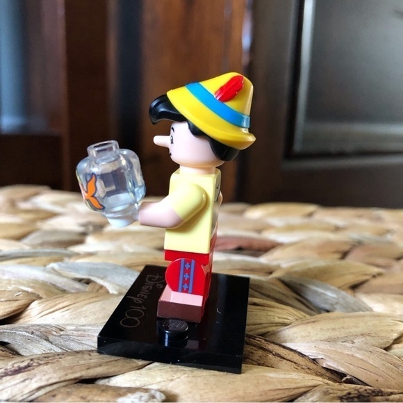 Lego x Disney 100 year mini figures series 1: Pinocchio: Pinocchio with Celo - Picture 2 of 4